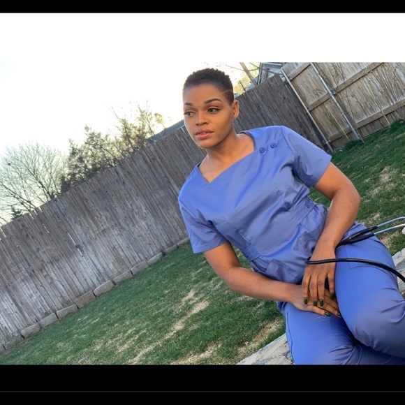 2 scrubs sets - Picture 1 of 7